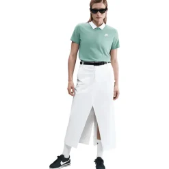 Nike Sportswear Club Essentials shirt dames cannon