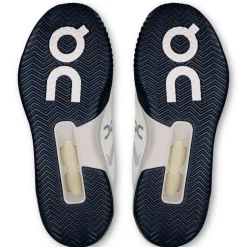 On THE ROGER Advantage Pro Clay tennisschoenen dames white cream