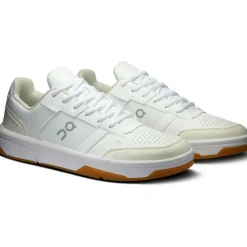 On THE ROGER Clubhouse schoenen heren white ivory